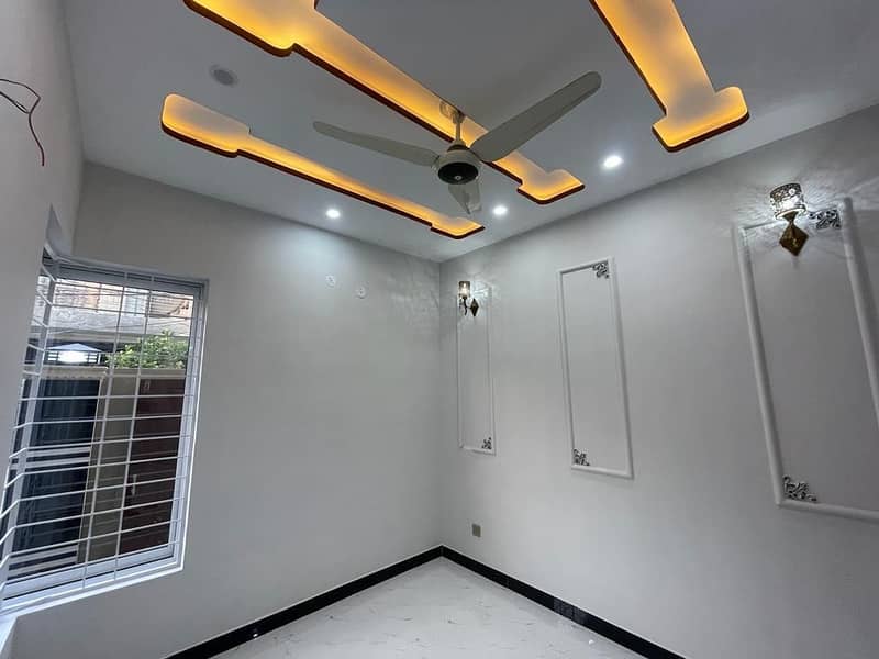 HOUSE FOR SALE IN MILITARY ACCOUNTS SOCIETY COLLEGE ROAD LHR

                                                            alt=