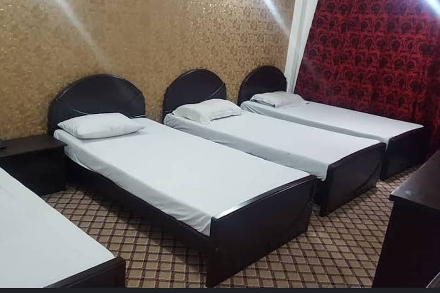 Premier Hostel Near UCP, UOL, LCWU, SKANS, RISE Safe

                                                            alt=