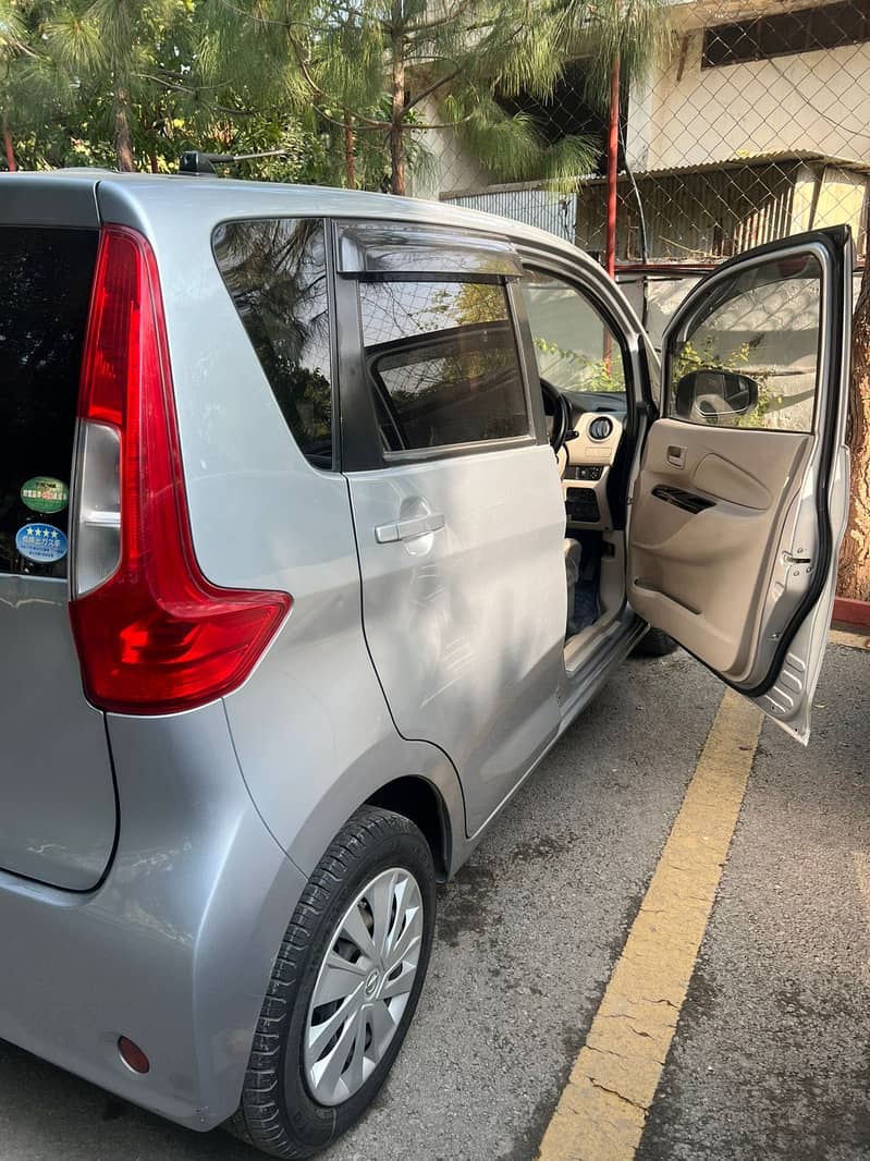 Nissan DAYZ

                                                            alt=