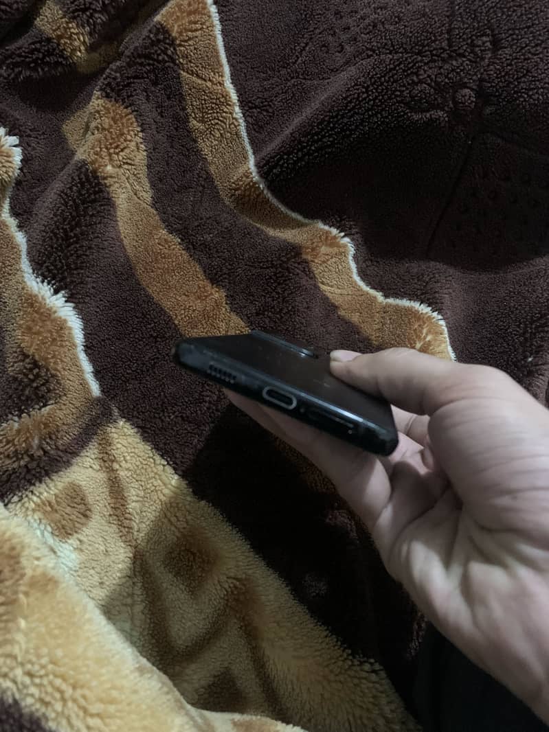 Samsung s21 ultra

                                                            alt=