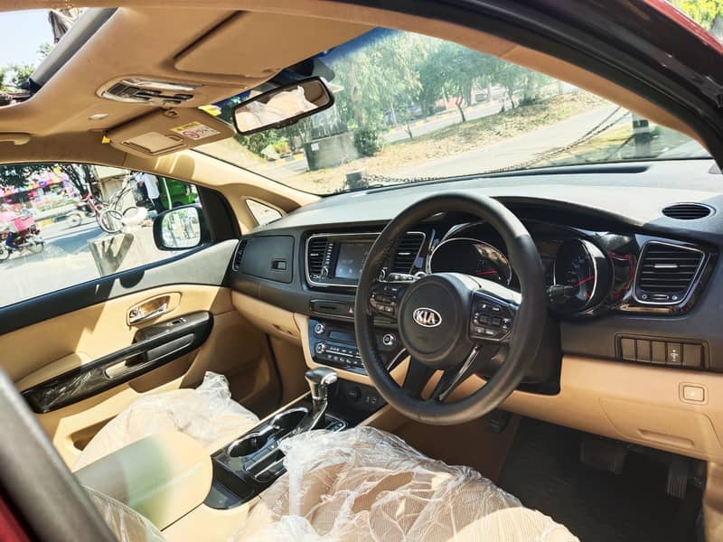 Kia Sportage (kia carnival 2019 11 seater 2 sunroofs

                                                            alt=