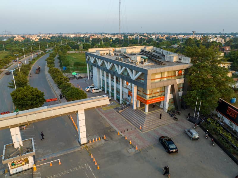 18 Marla Phase 1 Corner Possession Plot 97 for Sale on Prime Location

                                                            alt=