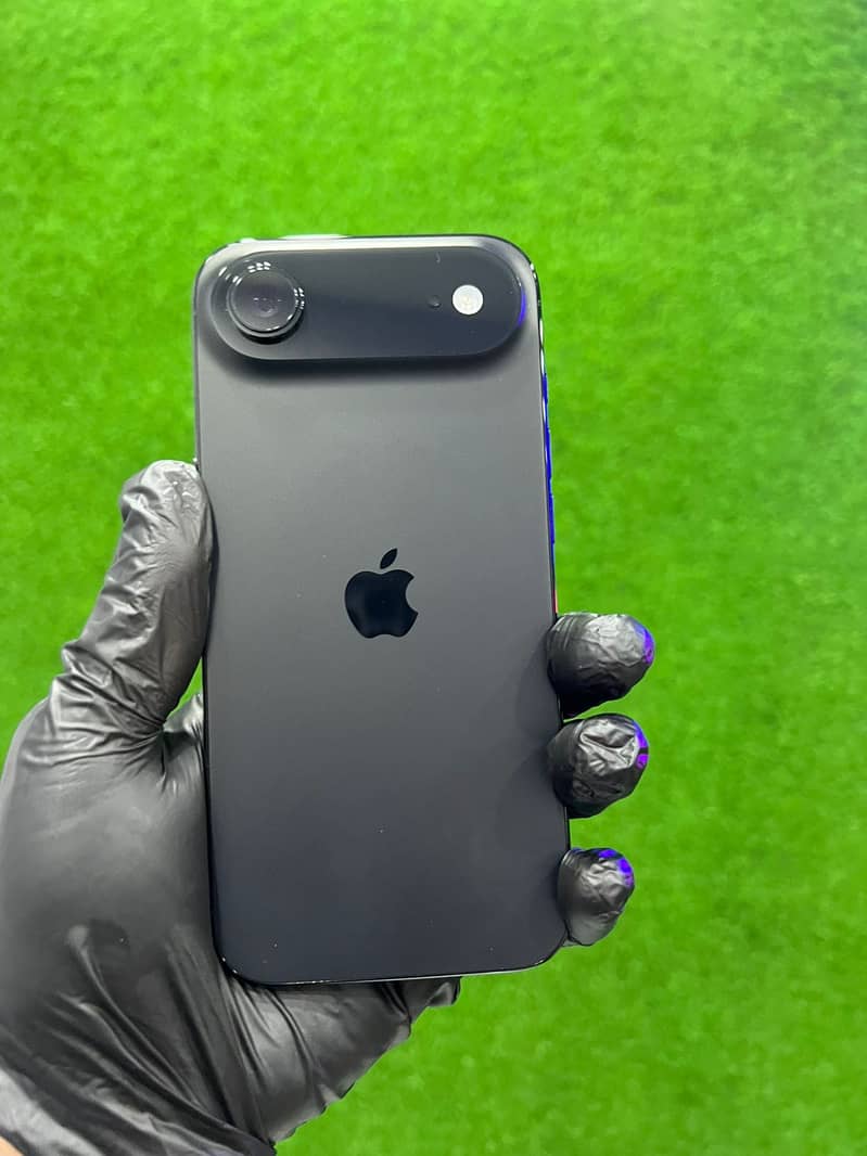 iPhone 17 Air 256GB JV  Box Open

                                                            alt=