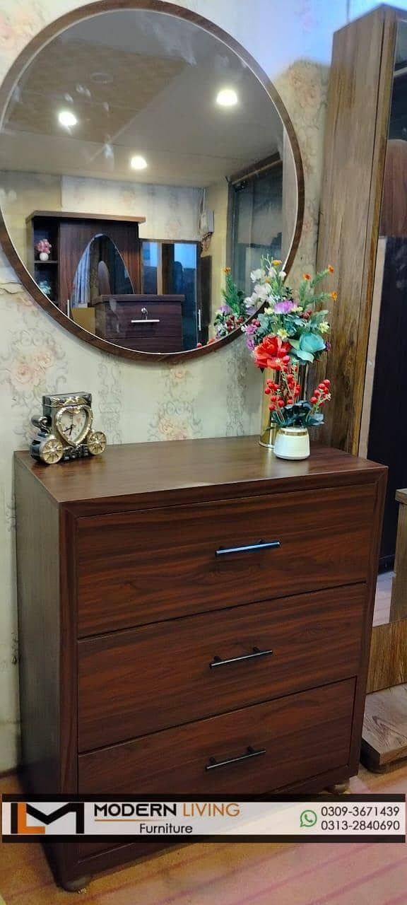Dressing Tables Round Mirror Beautiful Look Best Quality

                                                            alt=