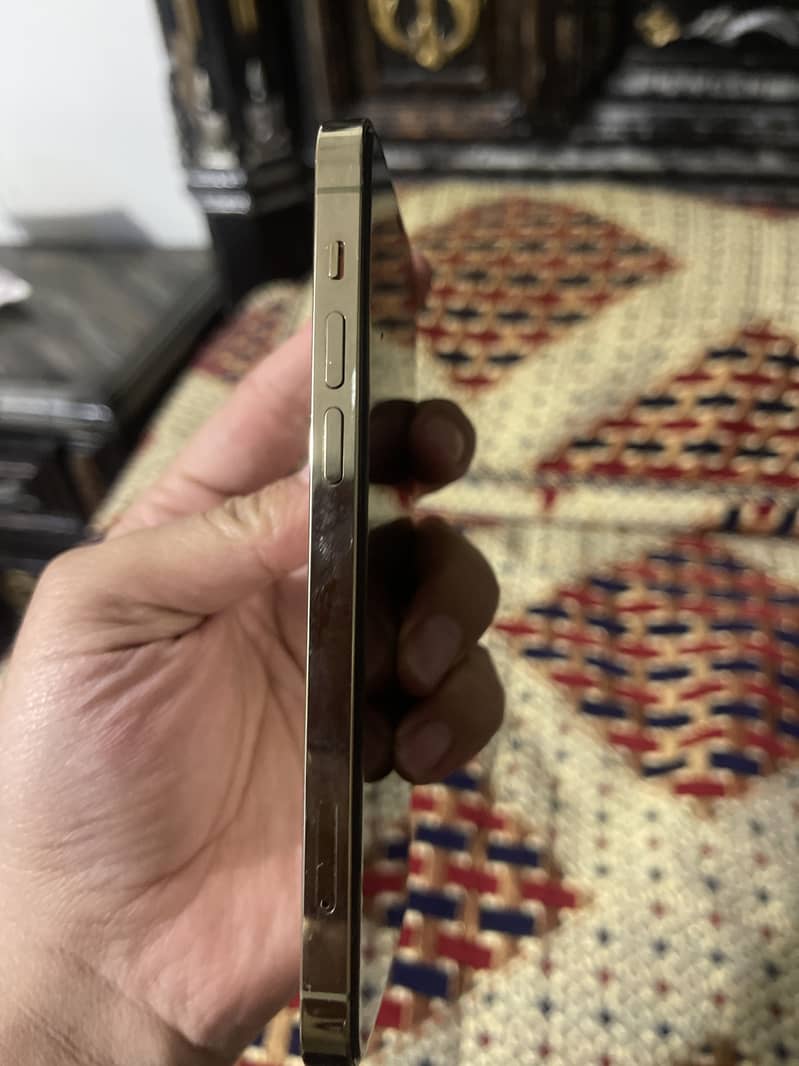 I phone 12 pro non pta

                                                            alt=