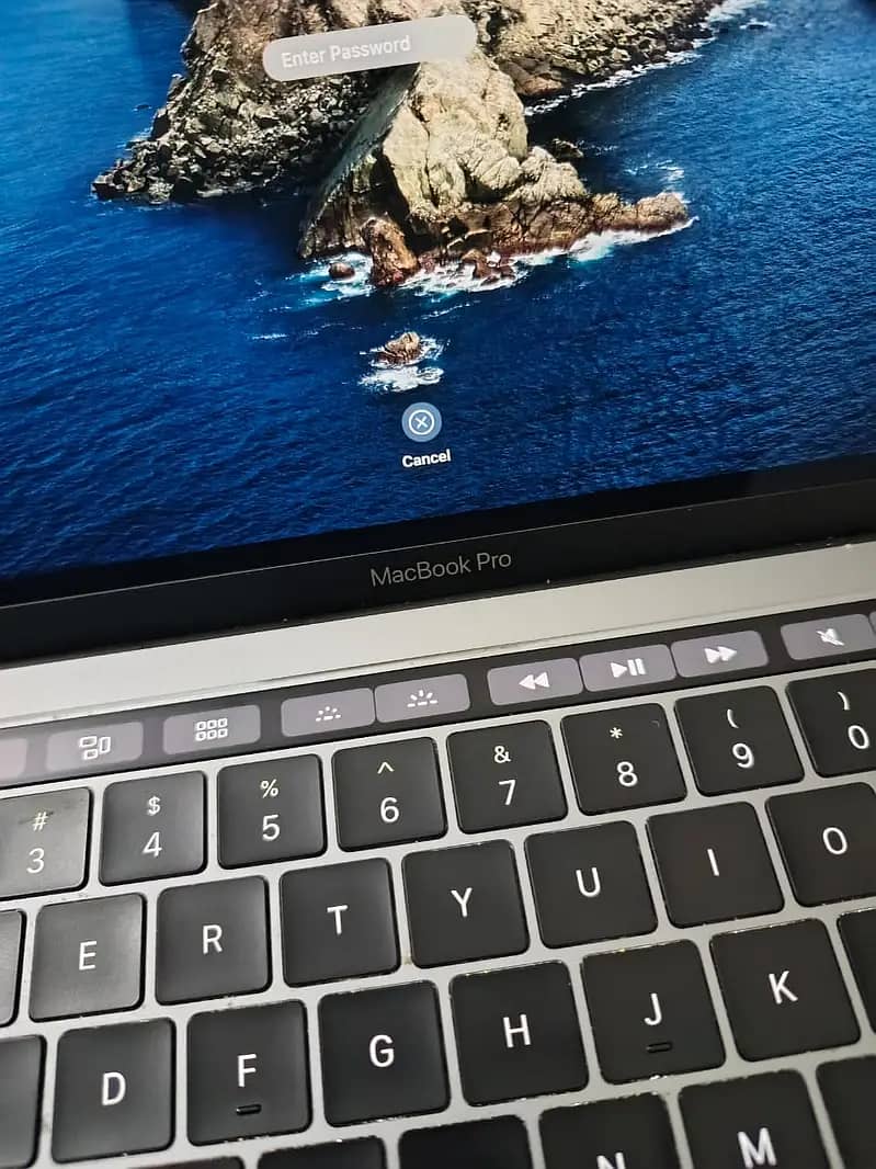 MacBook Pro 2017 Touch Bar 16/256GB SSD

                                                            alt=