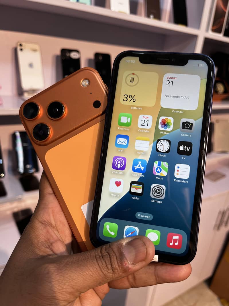 Iphone Xr 64Gb Convert to iphone 17 pro ( 85 Plus  Health) 10/10

                                                            alt=