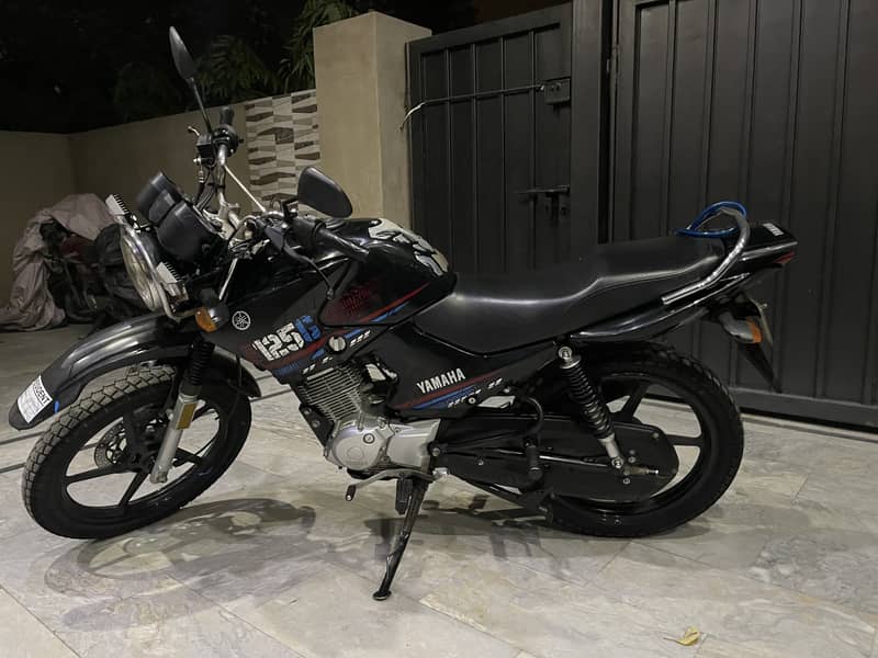 Yamaha YBR-125G in Black | 2023 Model | Mileage 14000 km

                                                            alt=