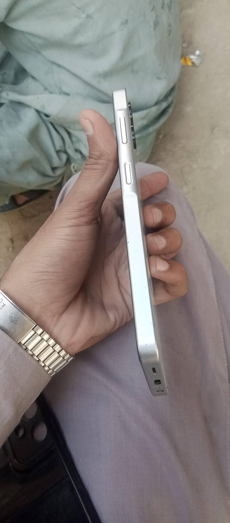 no fault 4Gb ram 128Gb memory only mobile no box no charger

                                                            alt=