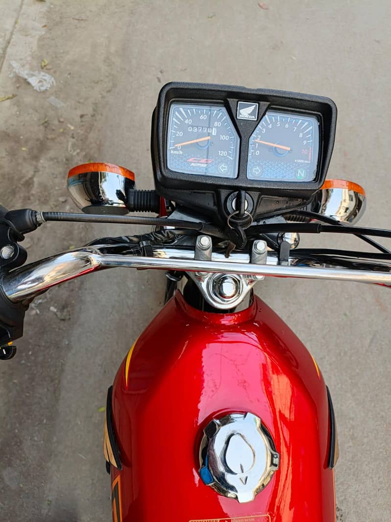 Honda 125 just like new

                                                            alt=