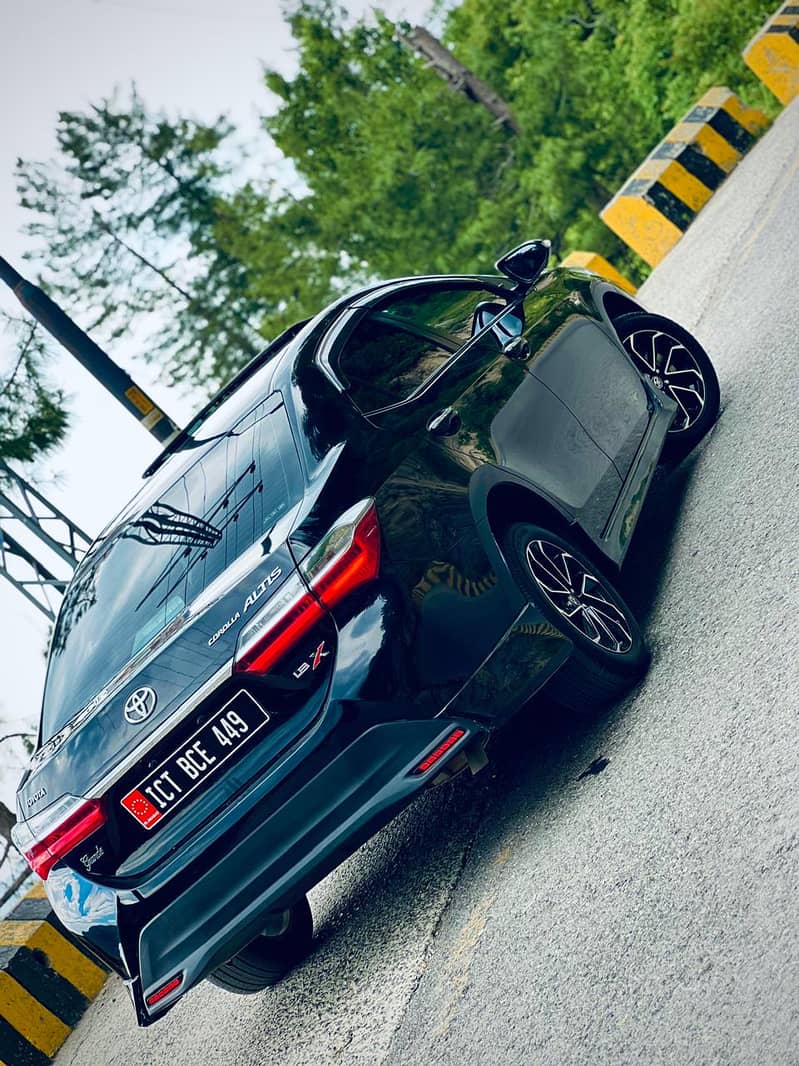 Toyota Corolla Altis Grande X CVT-i 1.8 Black Interior 2023

                                                            alt=