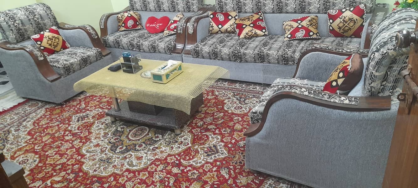 07 seater sofa set. .

                                                            alt=