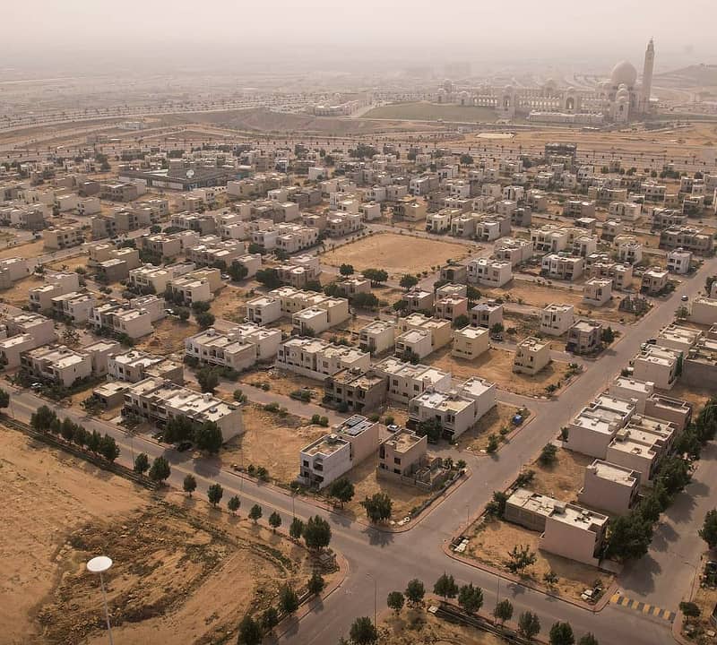 Prime 125 sq yd plot facing already-occupied Bahria Homes, guaranteeing a secure and vibrant neighborhood. Ideal for immediate construction.

                                                            alt=
