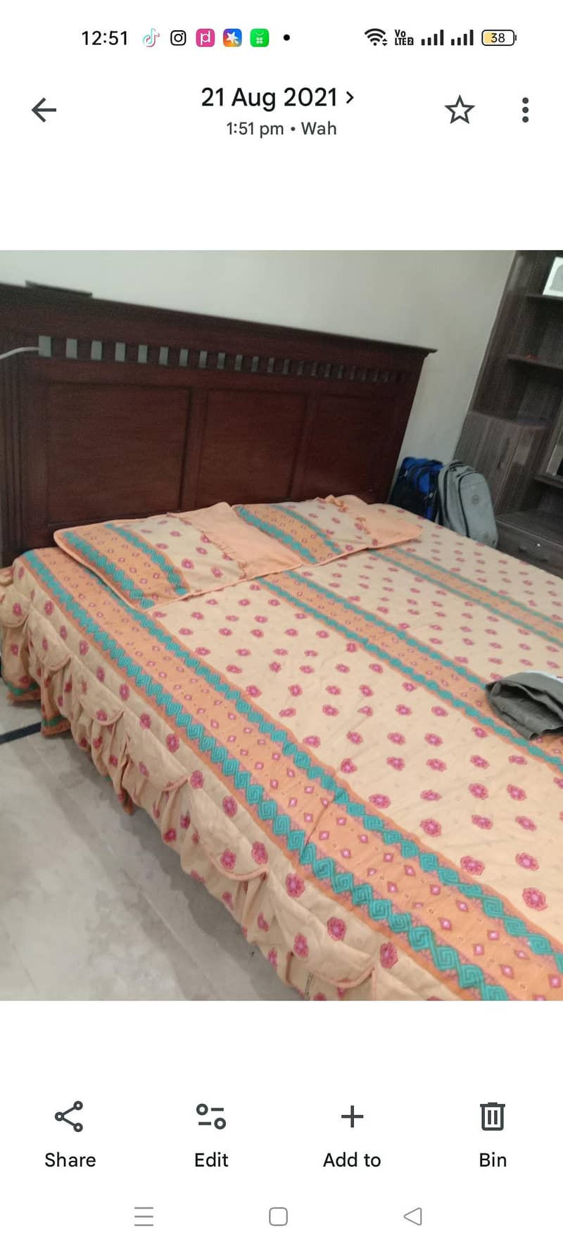 Double Bed

                                                            alt=