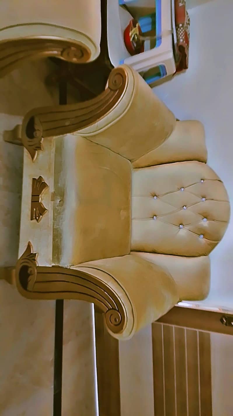 poshish sofa

                                                            alt=