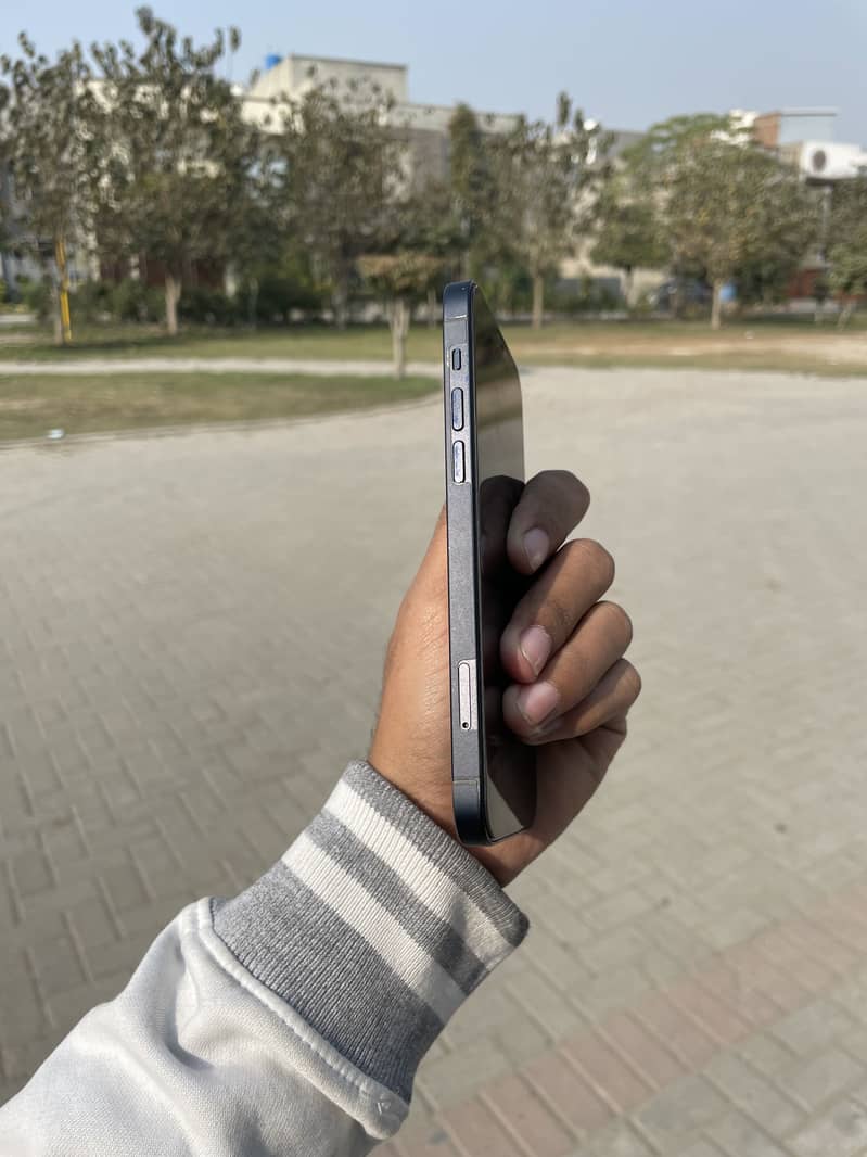 Iphone 12 64 GB

                                                            alt=