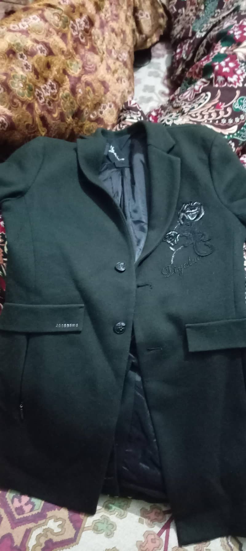 winters long coat

                                                            alt=