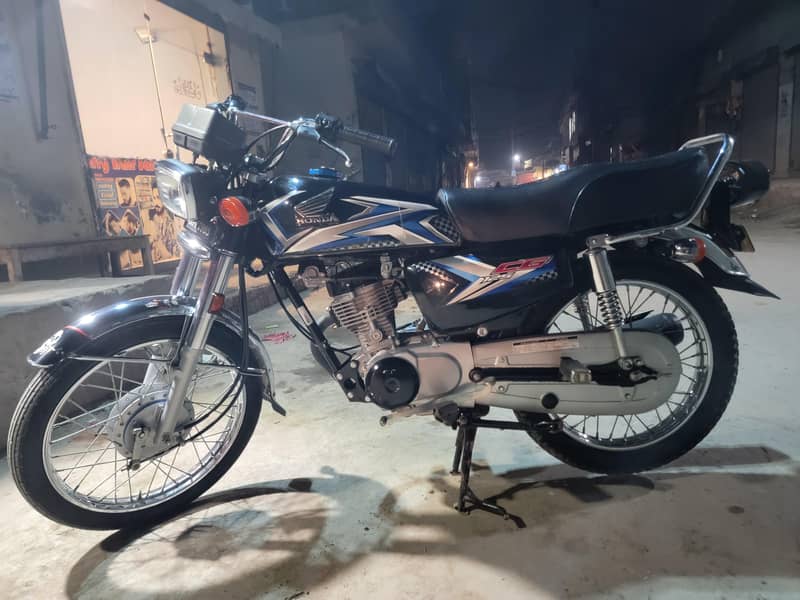 Honda 125 Black Colour Modal 2025  Total Original

                                                            alt=
