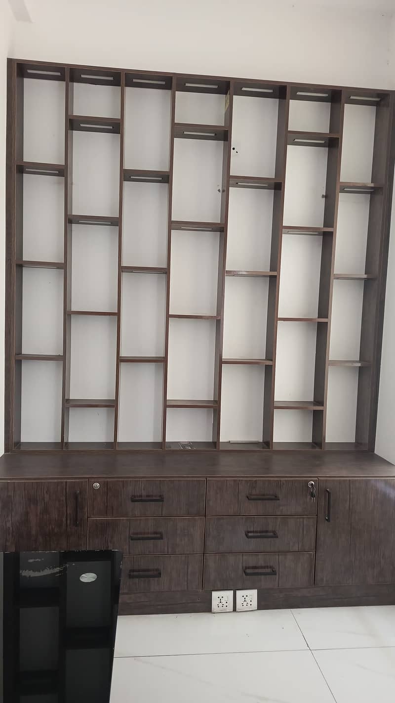 Office Media Walls - Racks & Shelves

                                                            alt=