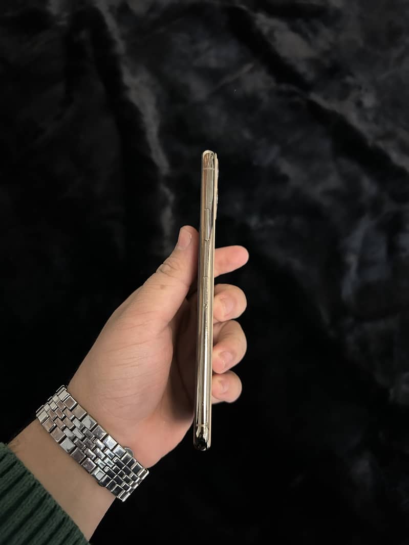 iPhone 11 Pro Max 64gb pta approved

                                                            alt=