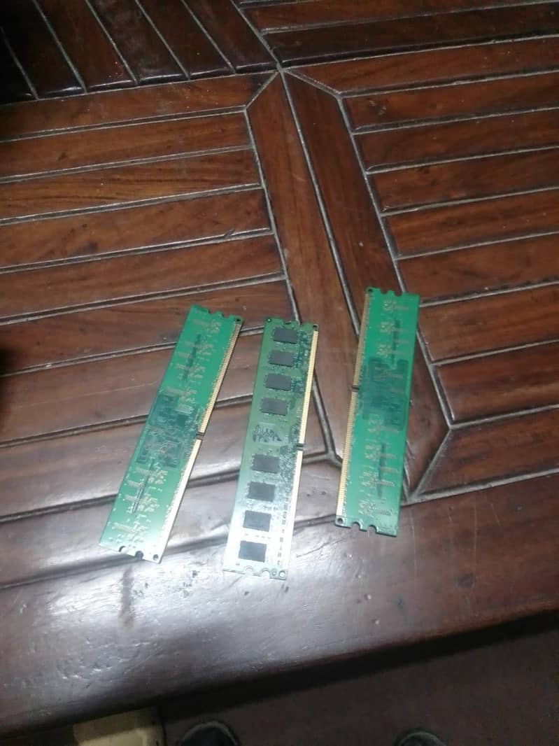 KINGSTON 1+1+4=6GB RAM STICKS

                                                            alt=