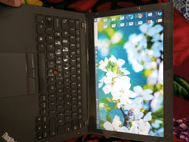 Lenovo 7th Gen Laptop

                                                            alt=