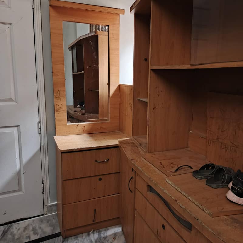 Bed set available

                                                            alt=