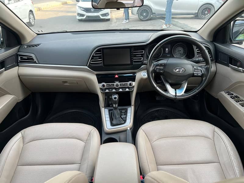 Hyundai Elantra 2.0 2022 full option

                                                            alt=