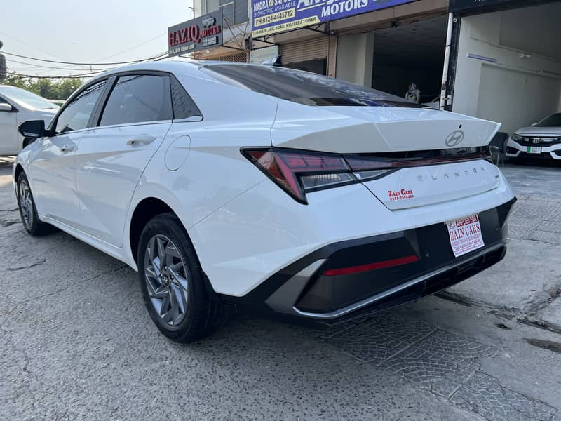 hyundai Elantra hybrid 2025

                                                            alt=