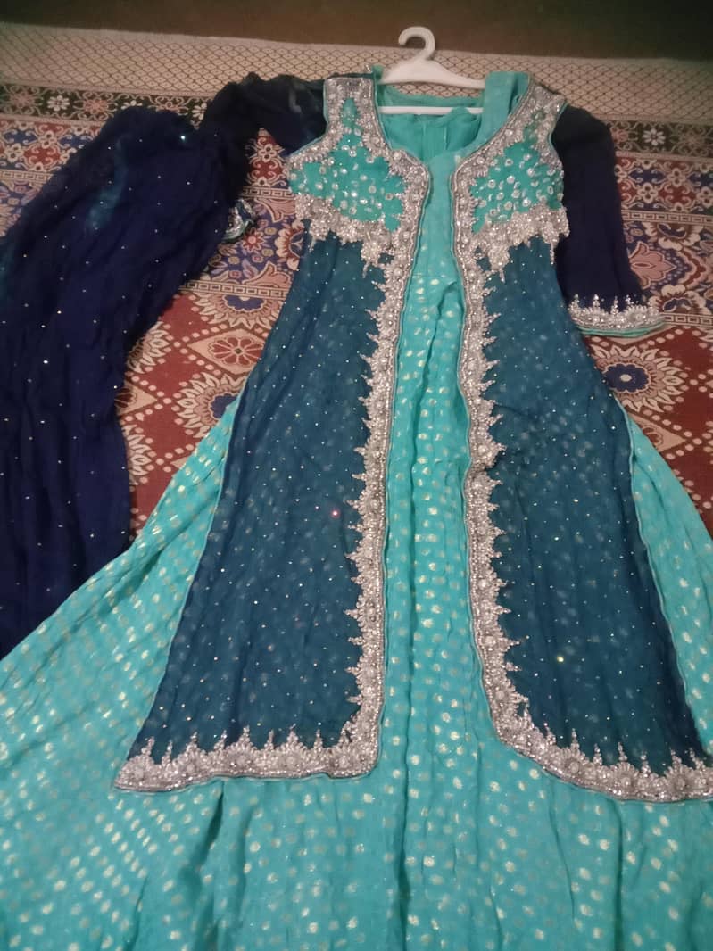 macxi with open heavy gaon style and dupatta

                                                            alt=