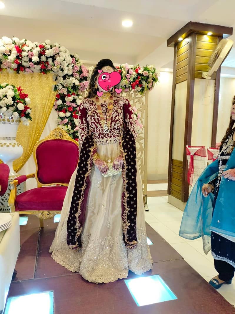 barat bridal dress

                                                            alt=