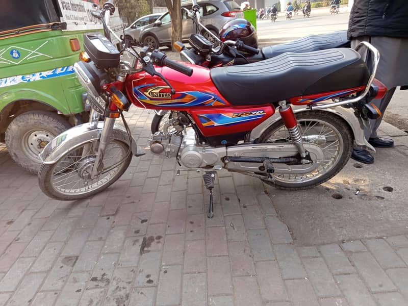 united 70 red colour

                                                            alt=