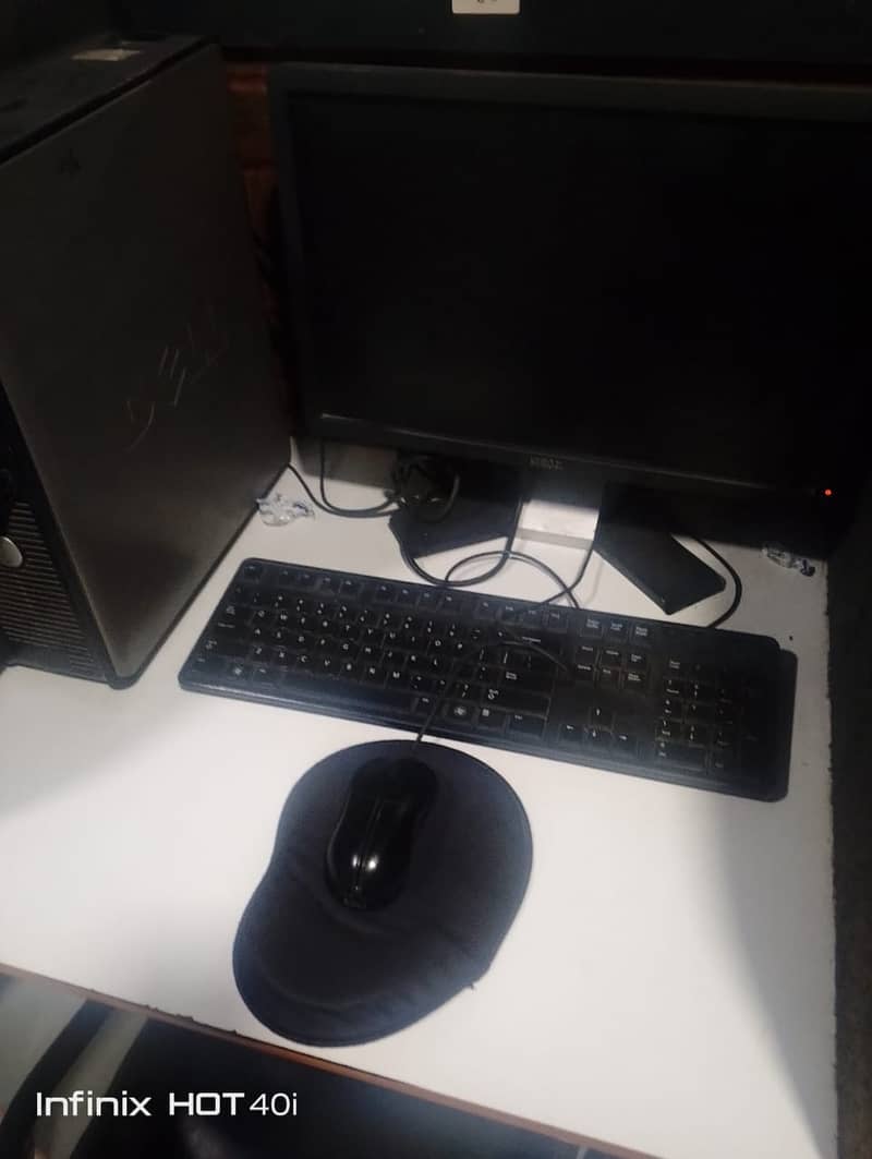 Dell Desktop PC with Dell LED 19 inch complete

                                                            alt=