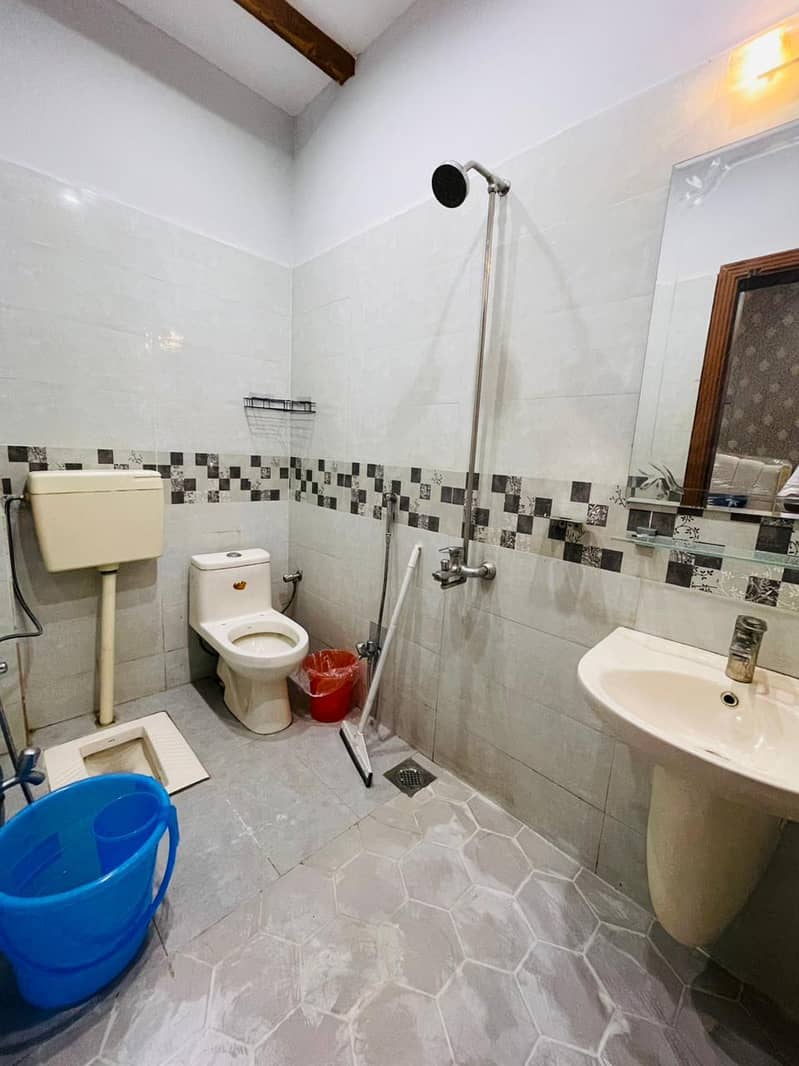 Guest house rooms available for rent on daily , monthly , wekly basis

                                                            alt=