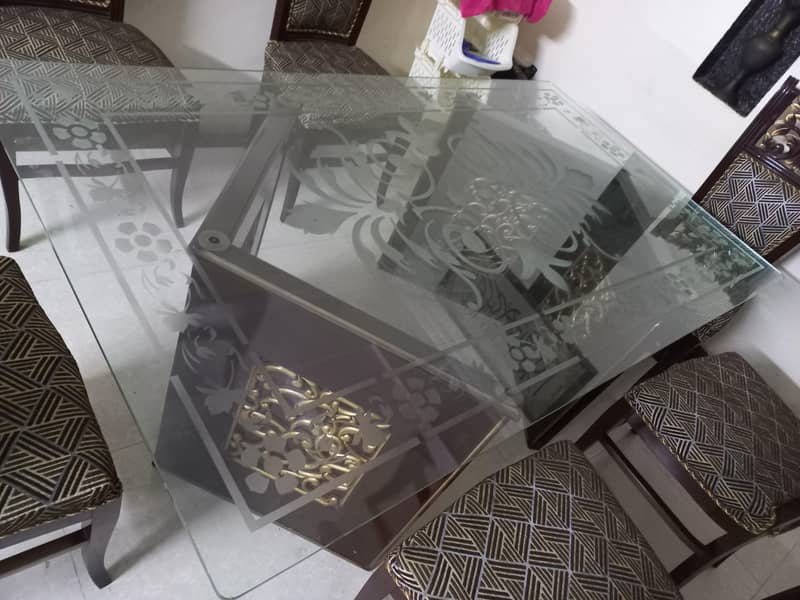 Dinning table

                                                            alt=