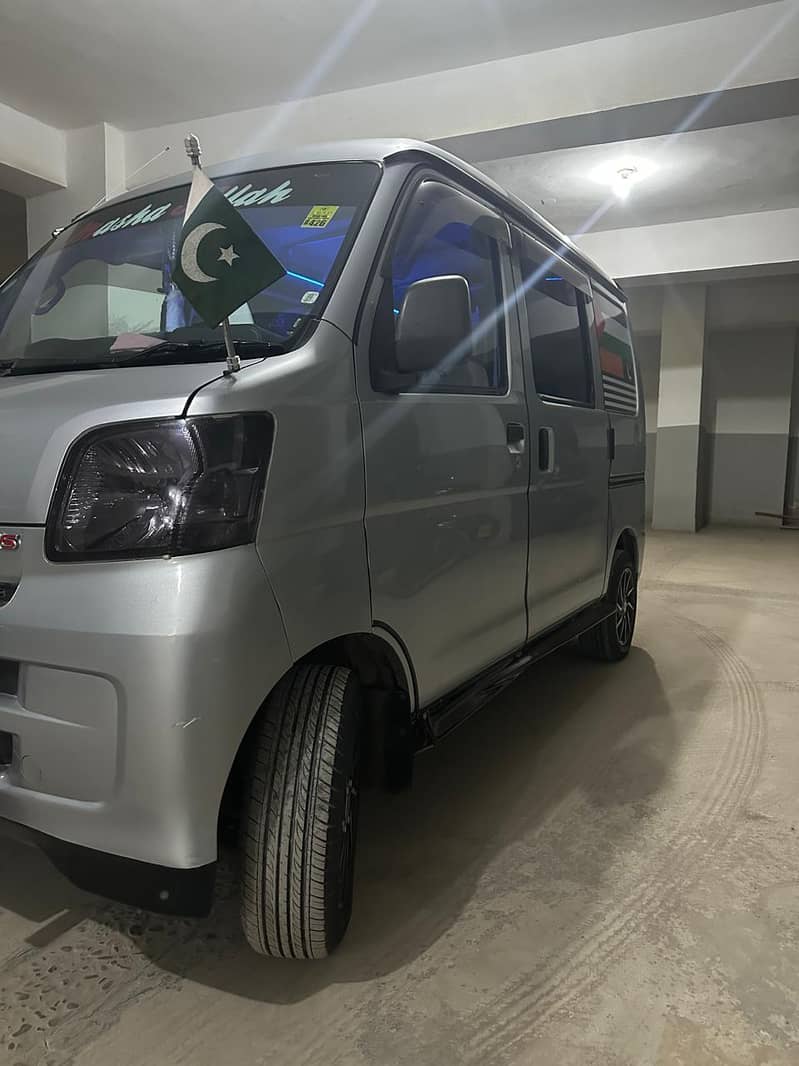 Daihatsu Hijet 2014

                                                            alt=