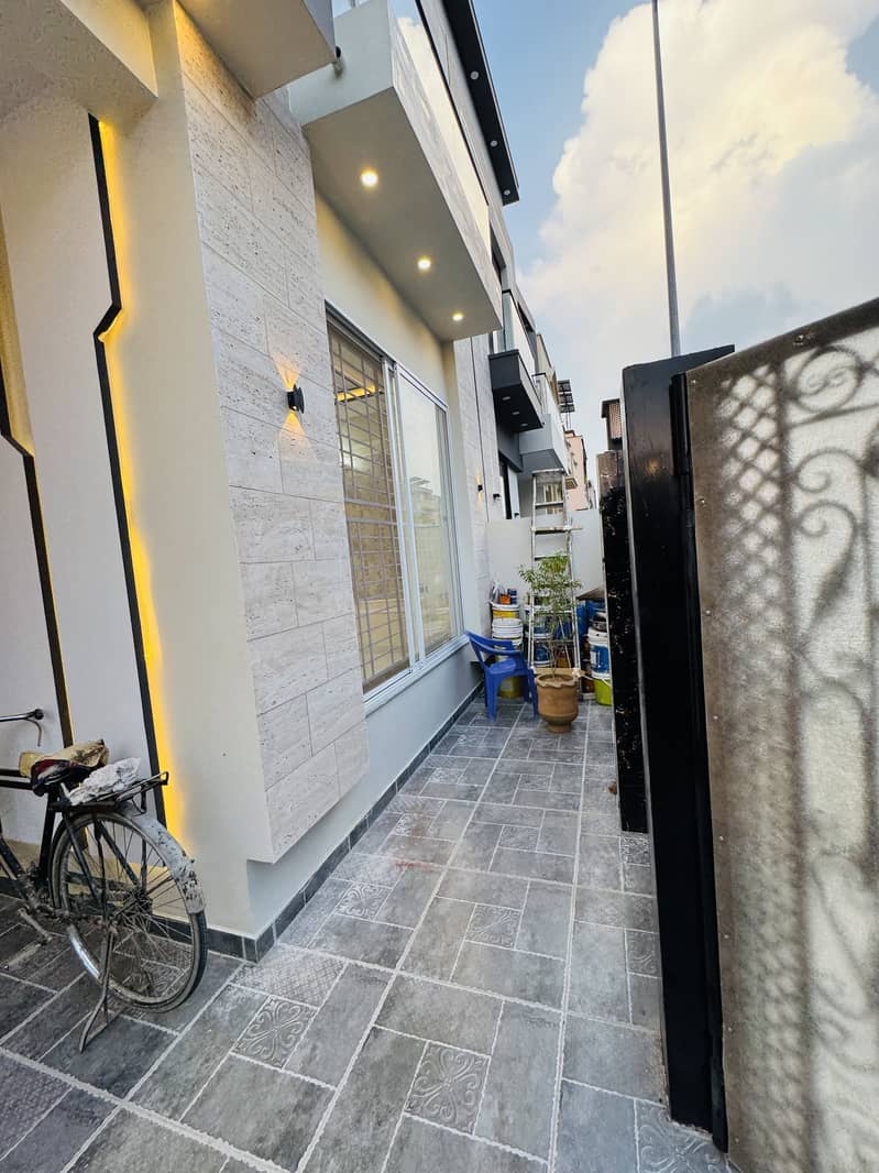 5 Marla Quality Construction Designer House Available For Sale !  A Block Prime Location

                                                            alt=