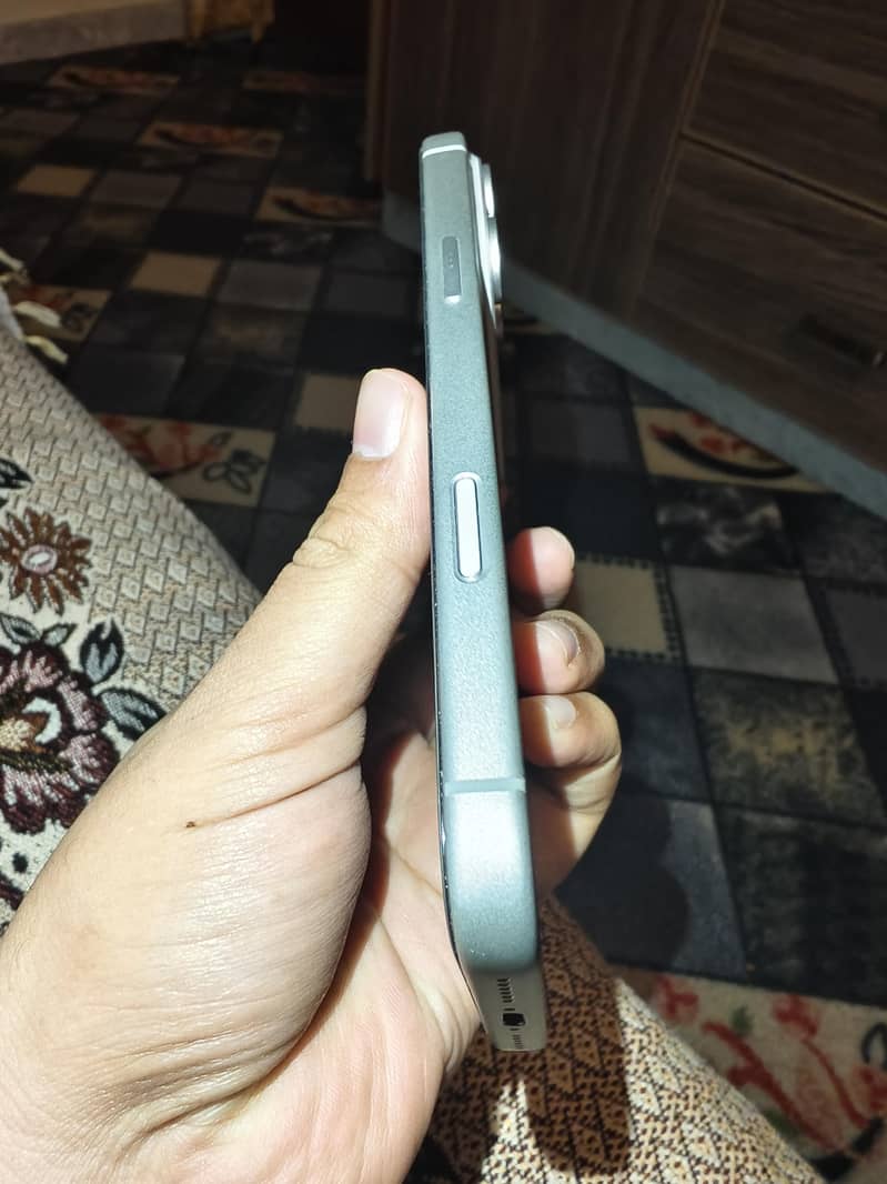 I phone 17 pro max

                                                            alt=