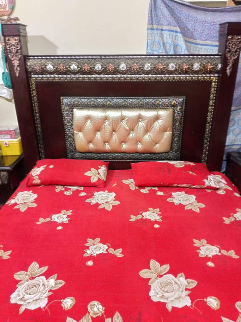 I want to sell my  king size bed .

                                                            alt=