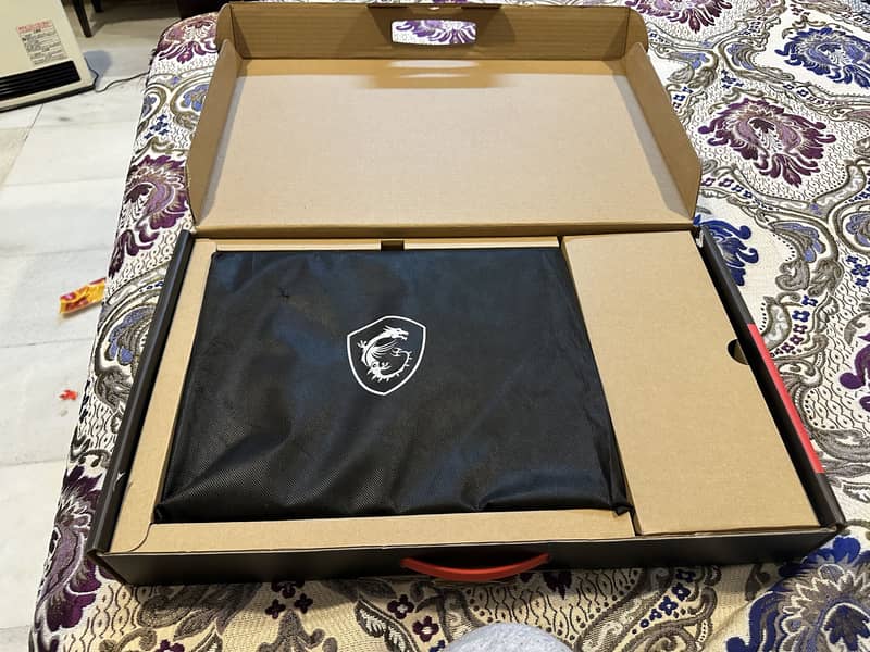 MSI Raider GE68 Gaming intel i9-14900HX,32gb,1tb Nidia rtx4070 laptop

                                                            alt=