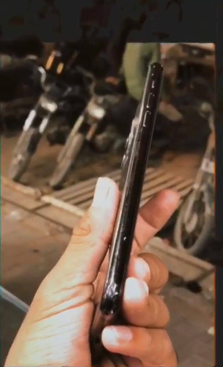 Iphone 11promax condition 10/9.2

                                                            alt=