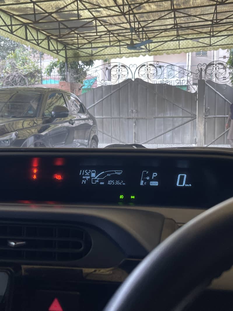 Toyota Aqua  2016

                                                            alt=