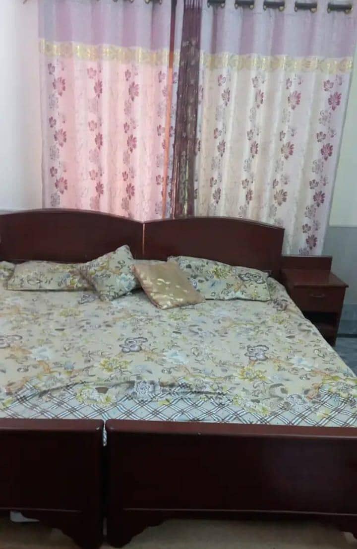 single beds set

                                                            alt=