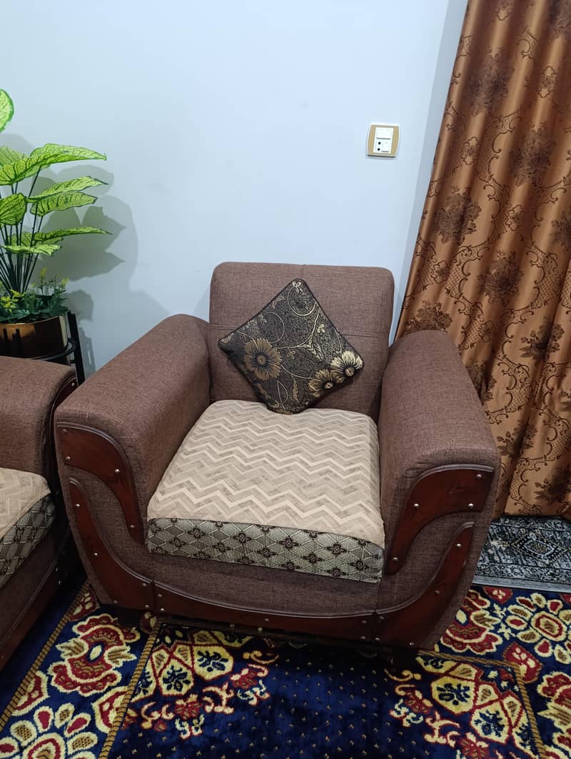 5 SEATER SOFA SET FOR SALE MASTER MOLTY FOAM INSIDE

                                                            alt=