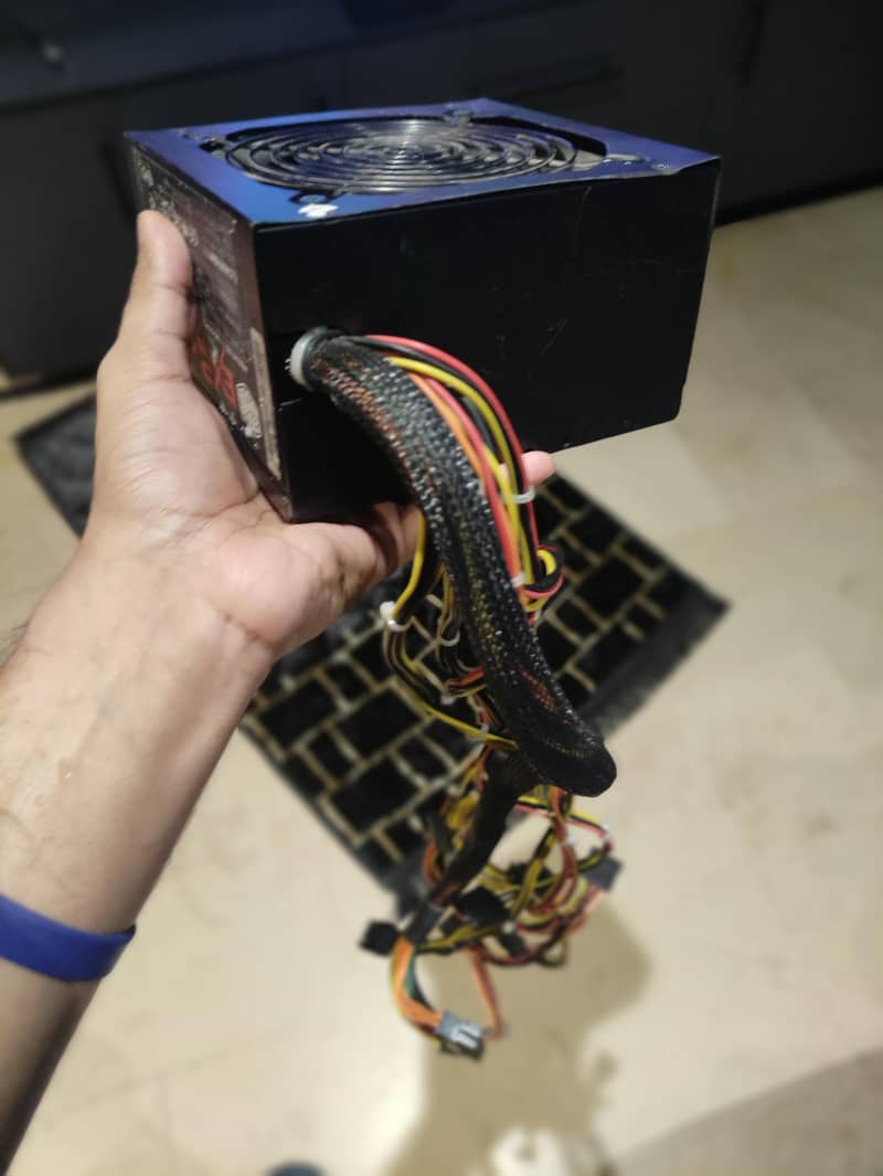 POWER SUPPLY | Cooler master | 525 WATTS | EX2reme

                                                            alt=