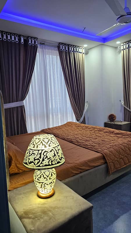 Luxury apartments available for short Time 1bed 2bed Studi apartment safe and scour place

                                                            alt=