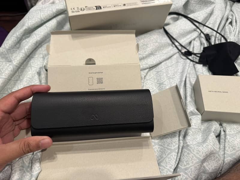 Meta Ray-Ban Display Glasses with Neural Band (Brand new/Non-Active)

                                                            alt=