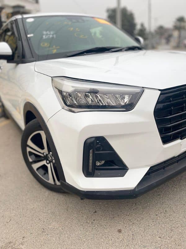 Honda Vezel sey behter daihatsu Rocky G premium

                                                            alt=