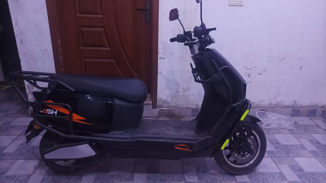 *Crown Flash Electric Scooty – 2025 Model | Brand New Condition*

                                                            alt=