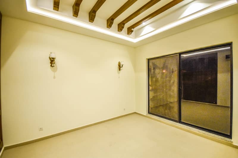 20 MARLA ELEGANT AND FULLY MAINTAINED SUPER HOT LOCATED BUNGALOW IS AVAILABLE IN THE BEST BLOCK OF DHA LAHORE.

                                                            alt=